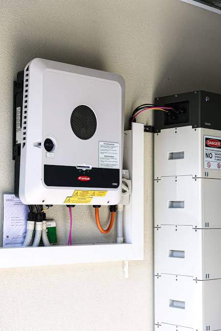 Solar charge controller and inverter installation