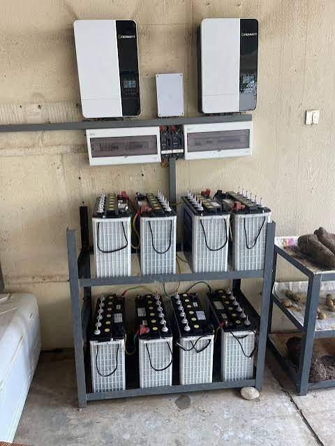 Dual inverters with tiered battery banks